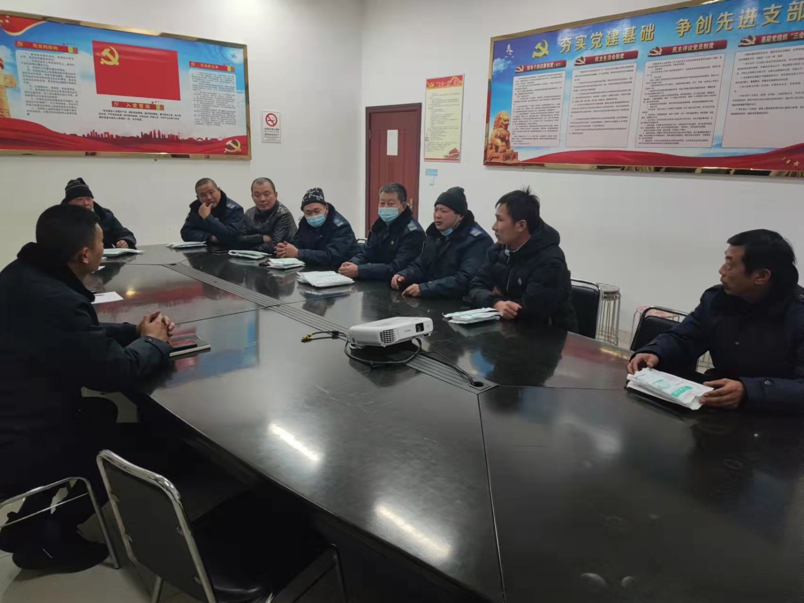 公交集團(tuán)公交事業(yè)二部召開提升游3路服務(wù)質(zhì)量專題會議