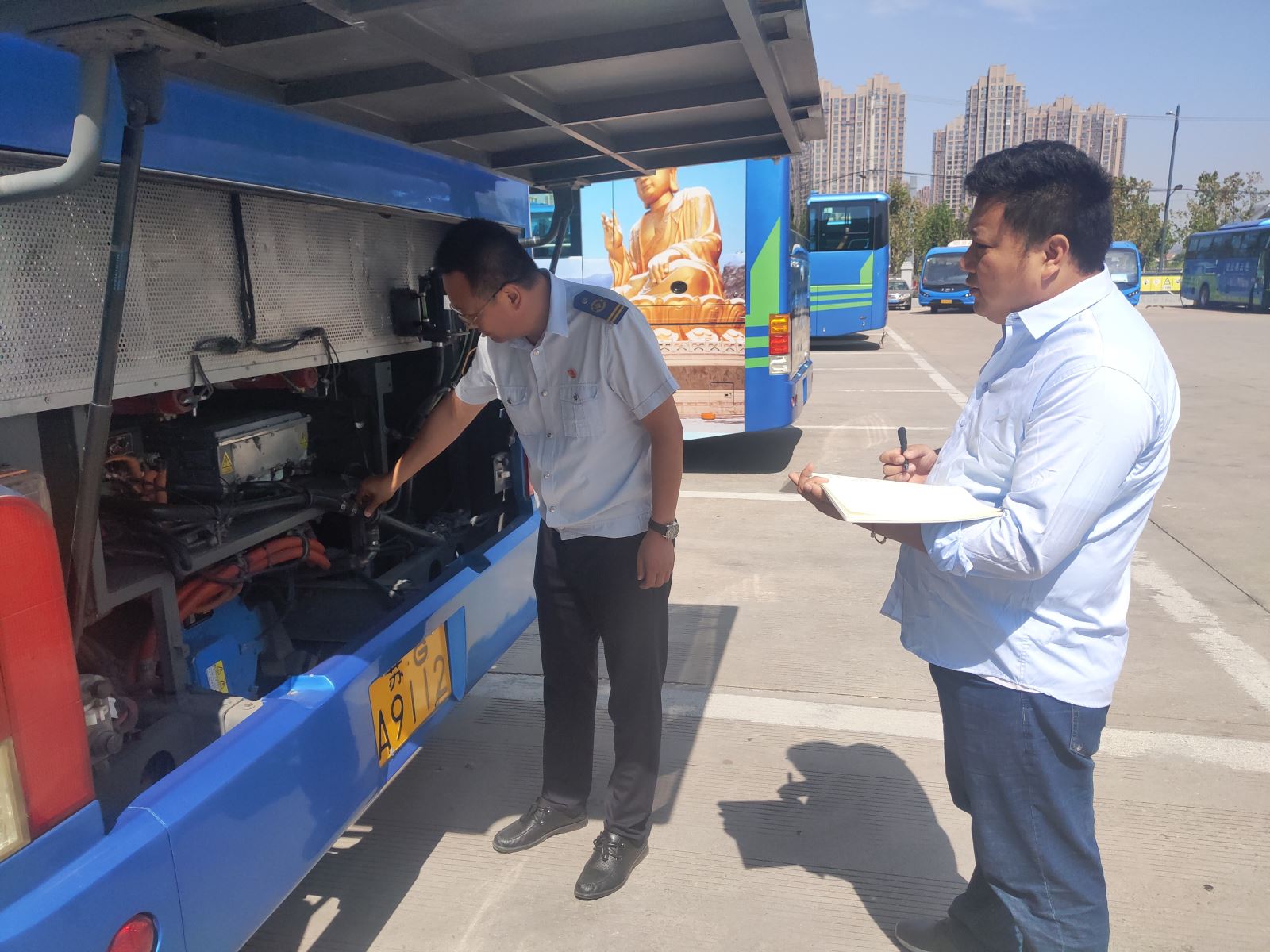 公交集團(tuán)機(jī)務(wù)技術(shù)事業(yè)部開(kāi)展國(guó)慶車(chē)輛安全技術(shù)狀況專(zhuān)項(xiàng)大檢查工作