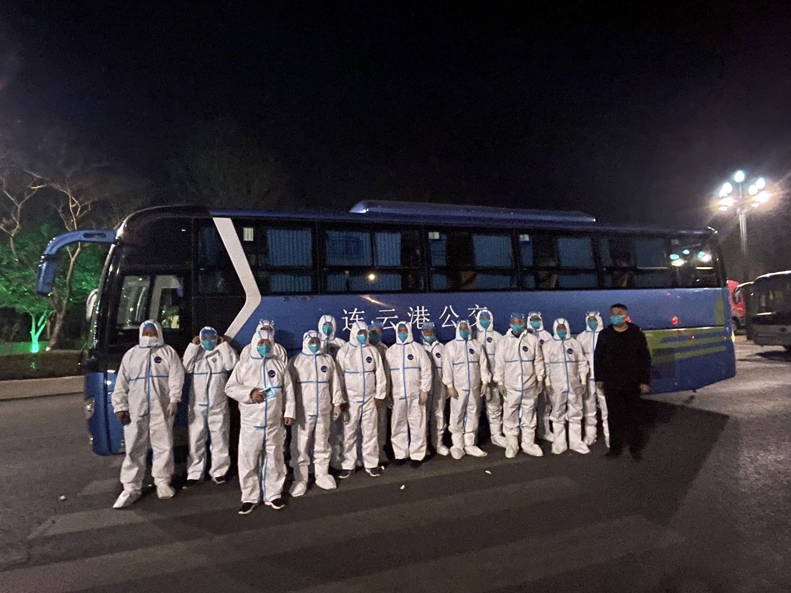 打響抗疫阻擊戰(zhàn)，公交集團(tuán)首批轉(zhuǎn)運(yùn)車輛正式啟用