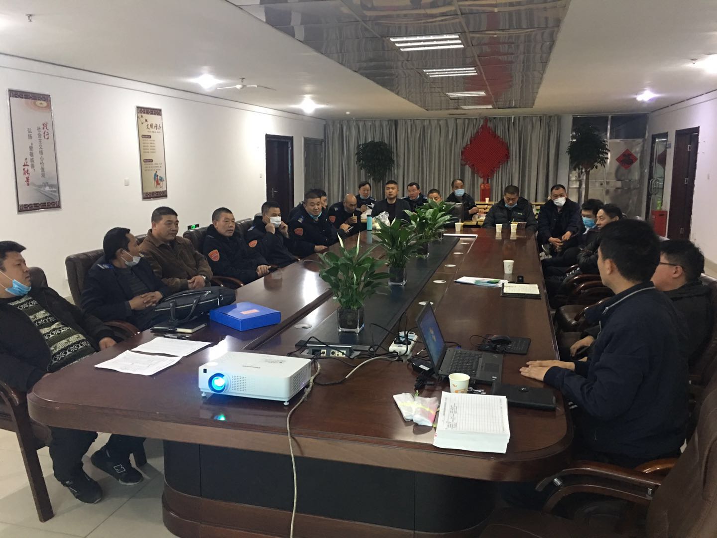 快速公交事業(yè)部節(jié)前組織駕駛員開展安全例會(huì)