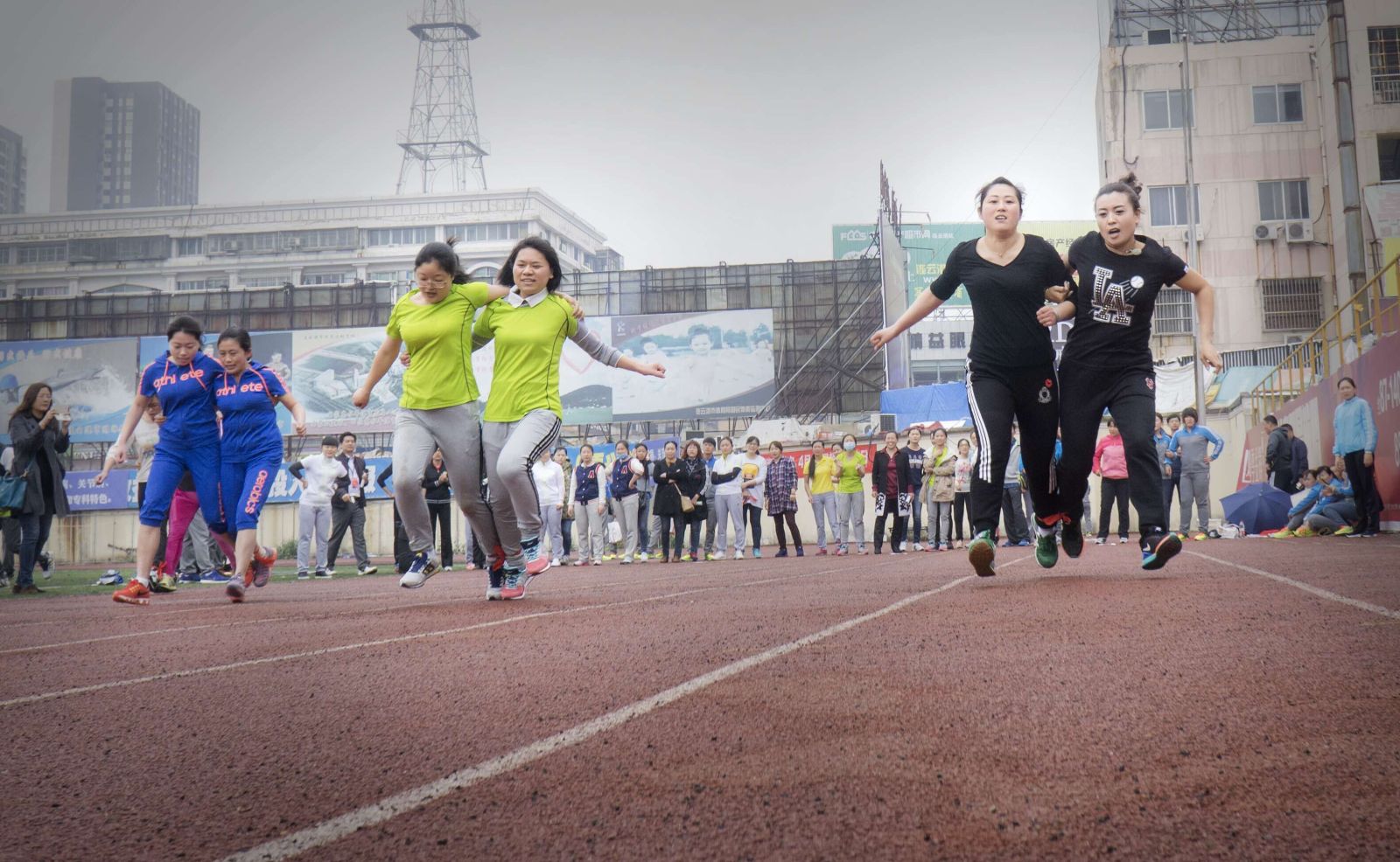 海通公交獲得集團(tuán)“并足行”運(yùn)動項目第一名