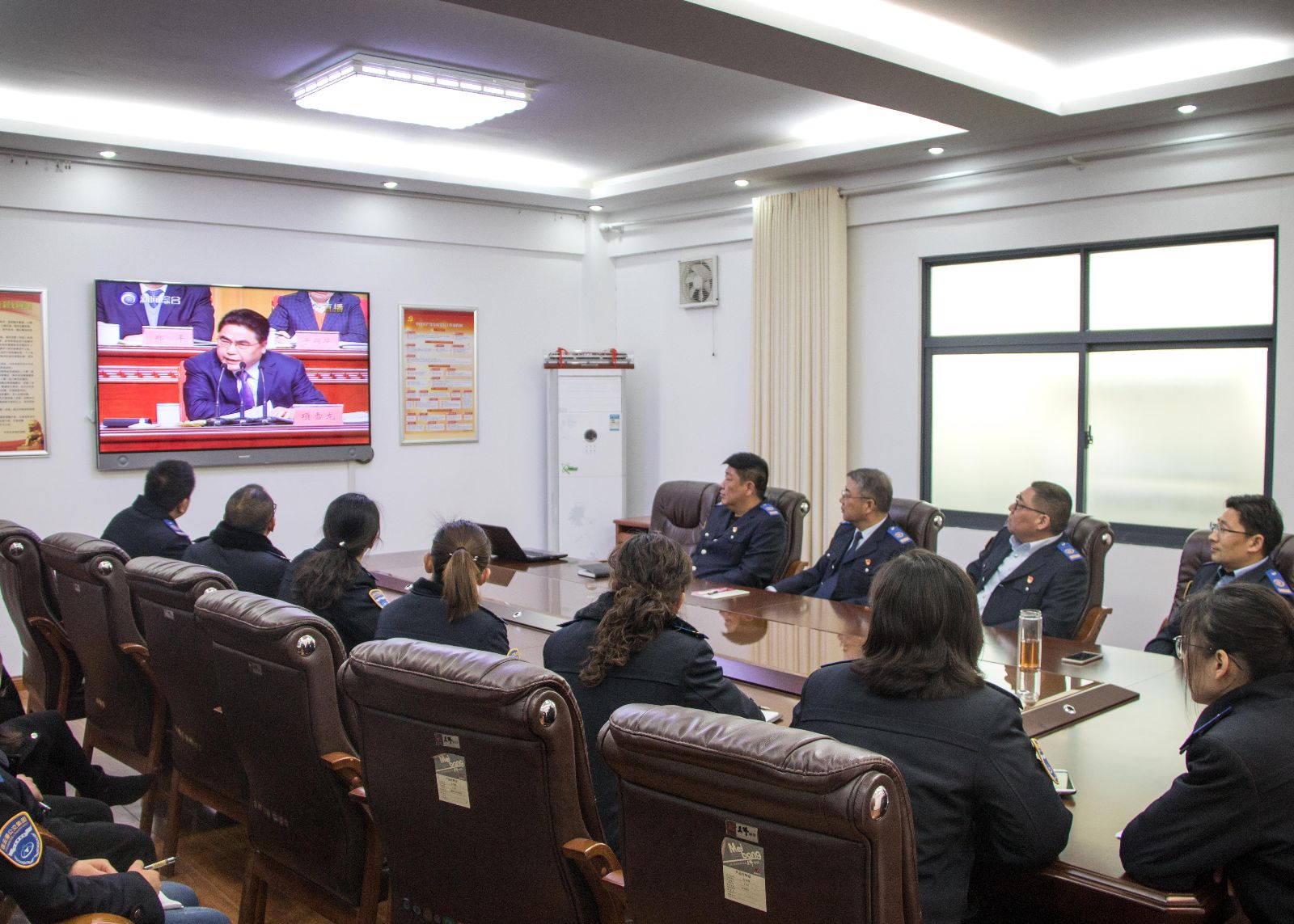 公交集團組織員工收看全市“高質(zhì)發(fā)展、后發(fā)先至”動員大會