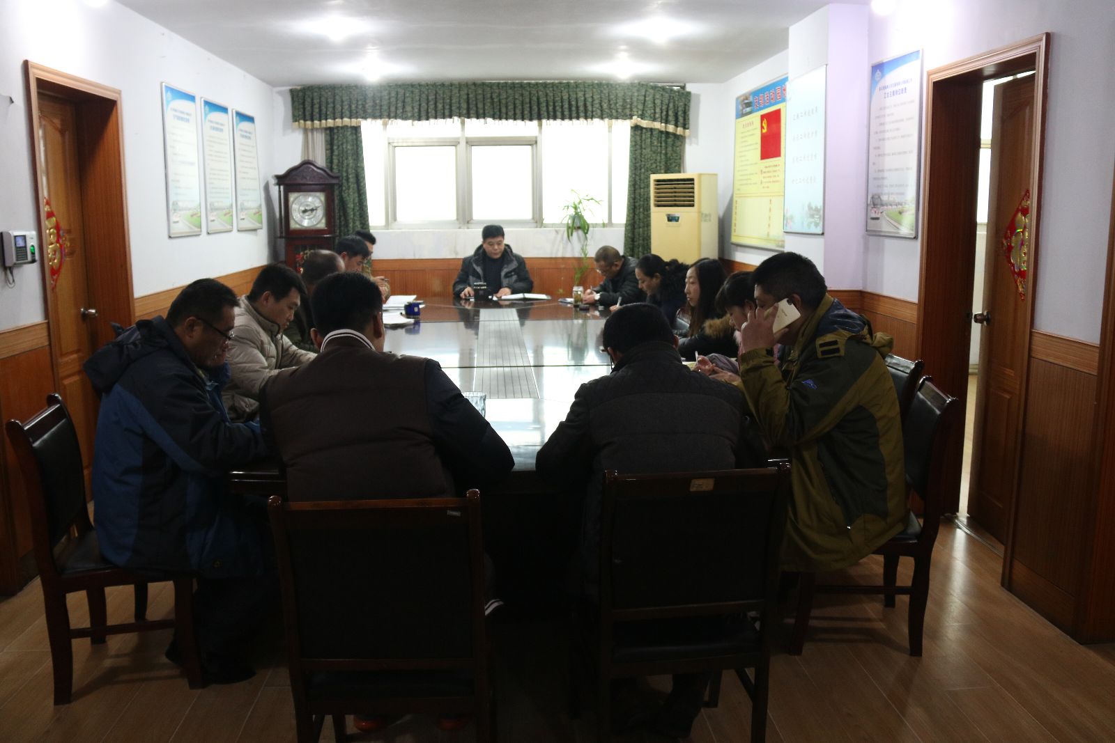 公交新浦公司召開(kāi)惡劣天氣緊急會(huì)議