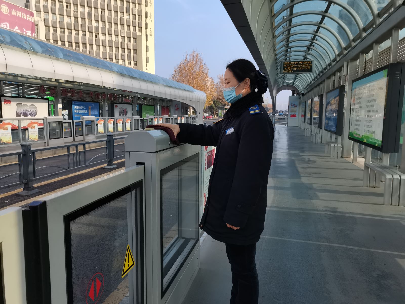 快速公交事業(yè)部站務(wù)員朱桂平歸還乘客丟失的乘車卡獲感謝